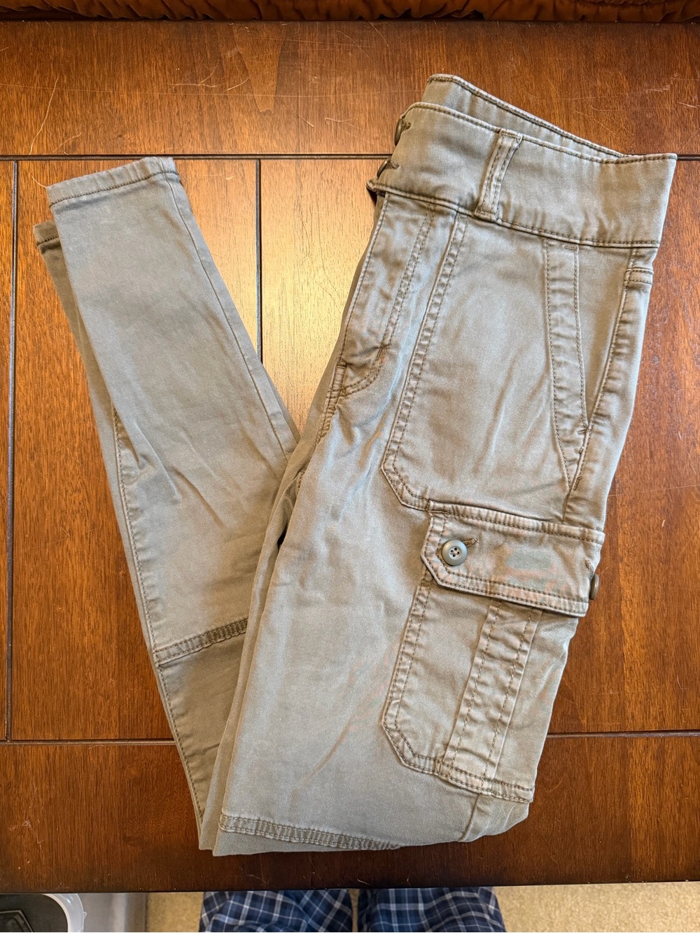 American Eagle Outfitters Women’s cargo skinny jeans